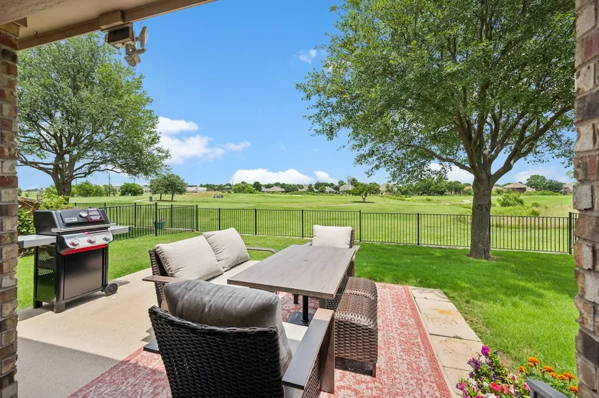 Rolling Greens Retreat – Views, Comfort, Calm - Image 1
