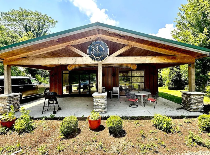 Waterfront Property w/boat dockage-sleeps 18! - Image 1