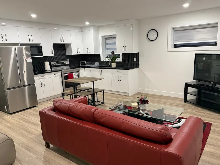 Calm & Cozy Private Suite - Image 1