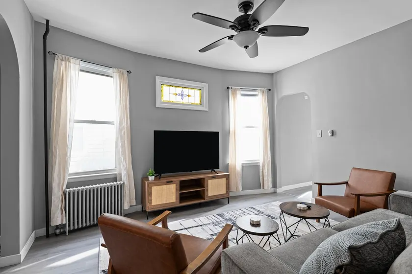 Cozy Home| 19 min to NYC| 3 Car Driveway - Image 1