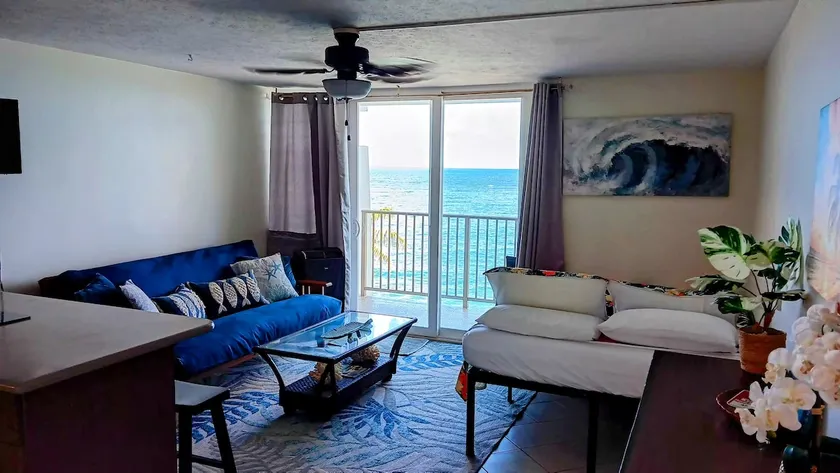 ”Blue Pacifica” On the beach w/ Kitchen & AC! - Image 1