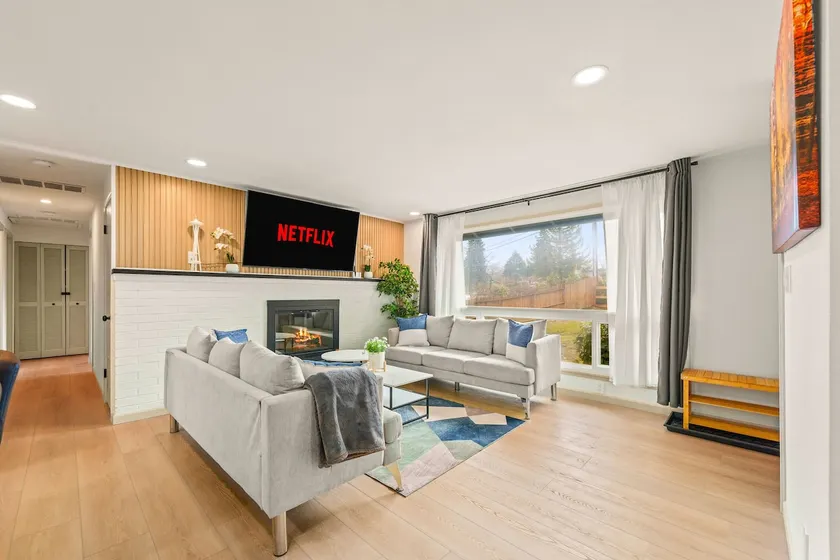 Newly Renov Spacious 4BR w/ WIFI by Airport N Mall - Image 1