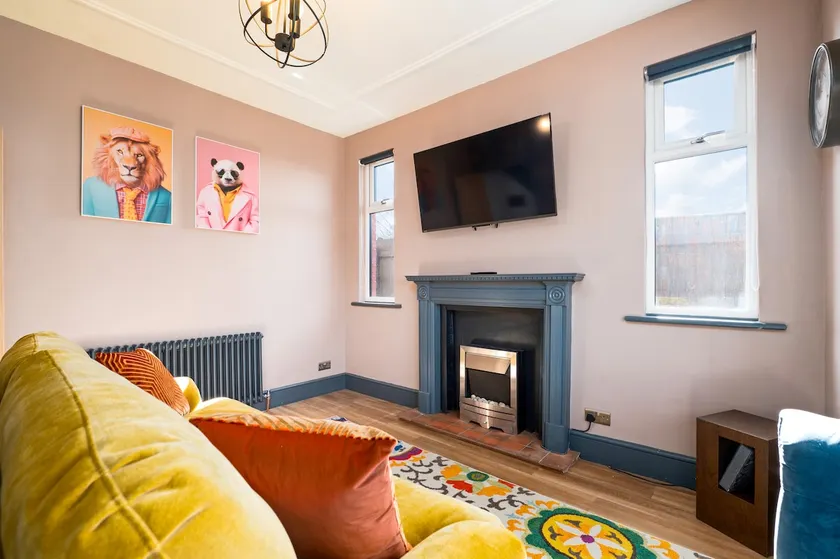 3 Bed | New Refurb | Modern & Stylish | Wifi - Image 1