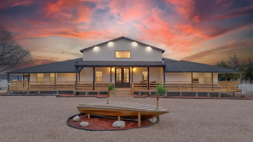 North Dallas Ranch Stay Sailer Resort Event space - Image 1