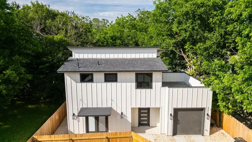 Sauna/Cold Plunge Spa/Entertainment Home Near DT - Image 1