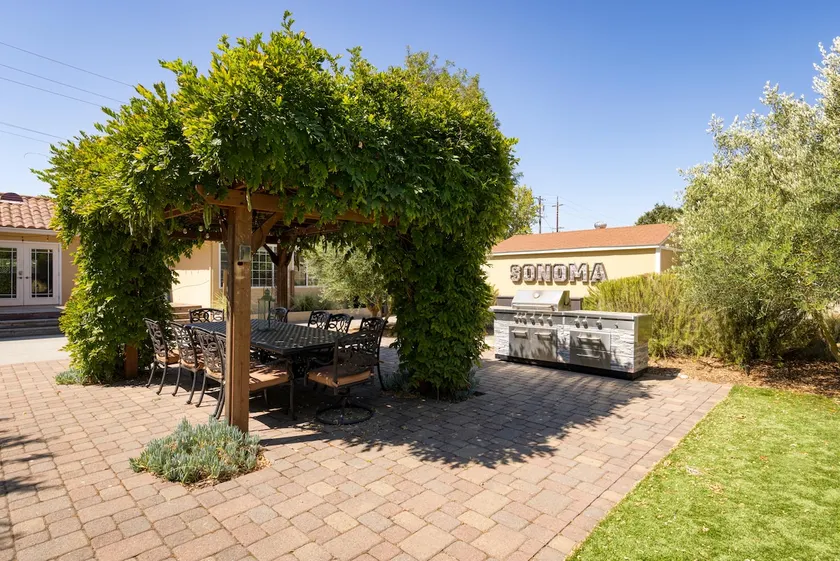 Oak + Olive Oasis in Sonoma's Wine Country - Image 1