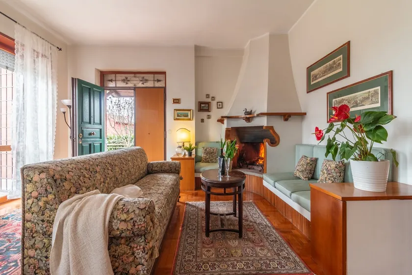 Spacious villa near Vallelunga - Image 1