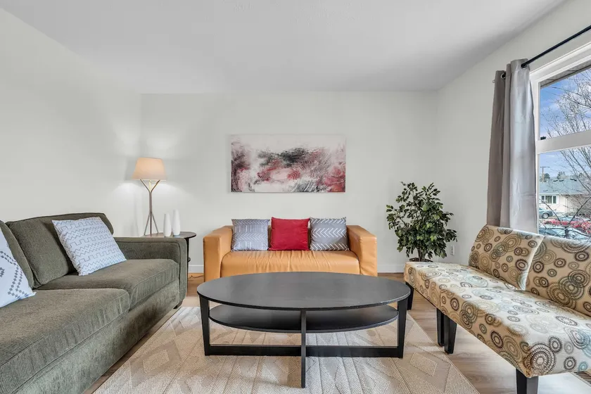 Clean & Cozy Inner-City Getaway - Image 1
