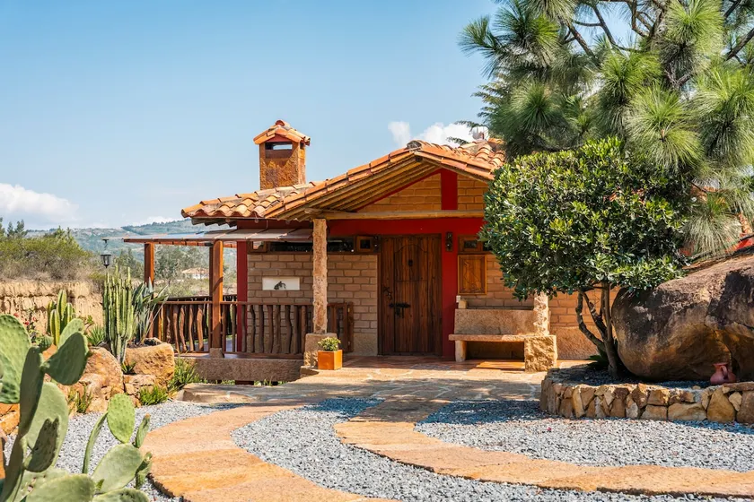 La Iguana Private Villa – 8 Minutes from Downtown - Image 1