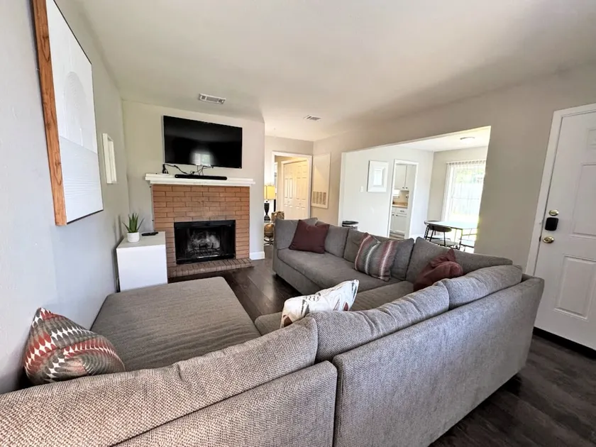 Cozy Stay in Bryan, TX - Image 1