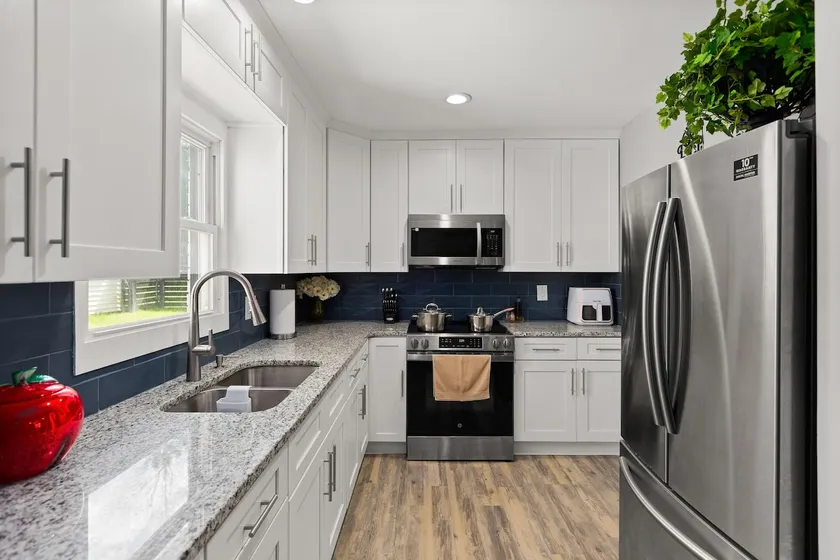 The Comfy Spot | Sleeps 6 | Fenced - Image 1