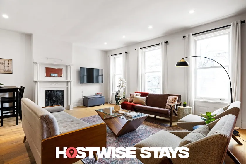 Exposed Beams, Modern Vintage War Streets Charmer! - Image 1