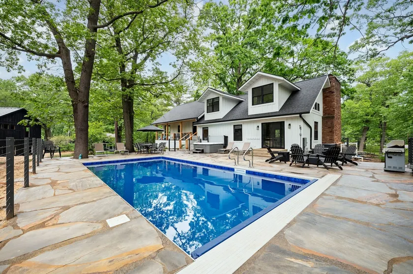 3200sqft New Buffalo Pvt Pool hot tub 6bdrm 11bed - Image 1