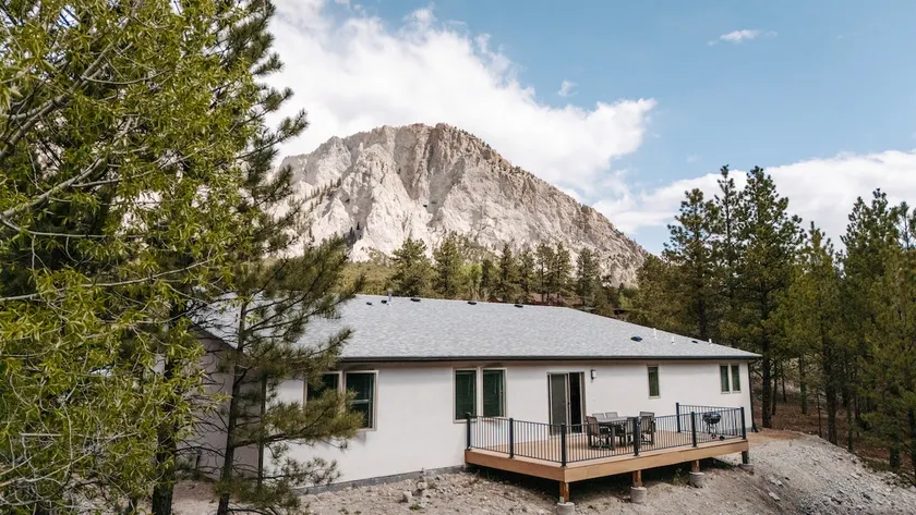 Creekside Escape, Hot Springs, Chalk Cliffs - Image 1