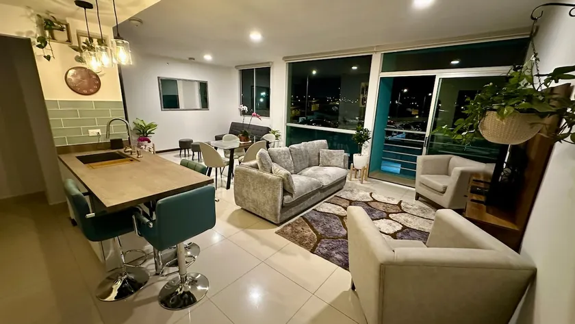 Modern, large and equipped - Image 1