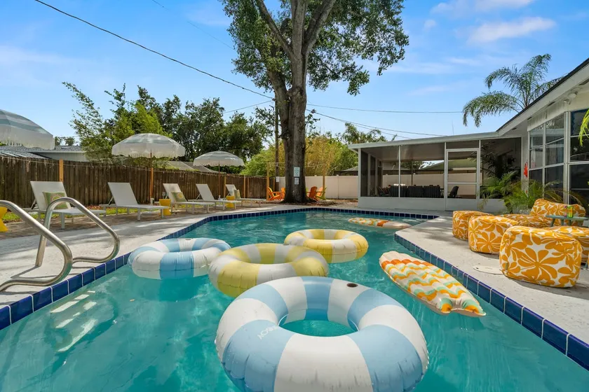 Heated Pool~Outdoor Projector~Gameroom~Roku TV’s - Image 1