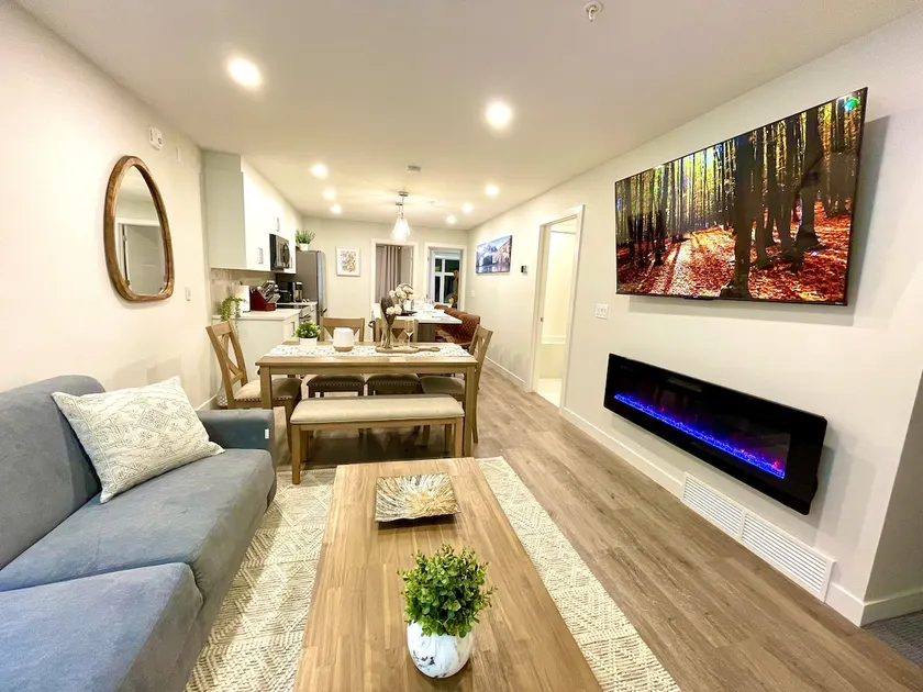 Mountain View Luxury Condo at Banff Entrance - Image 1