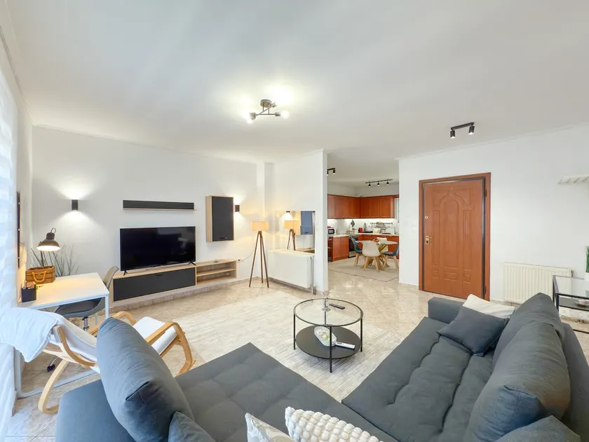 Urban Gateway Athens Family and Business Apartment with Parking - Image 1