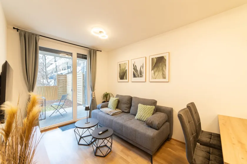 Cozy garden apartment - Image 1