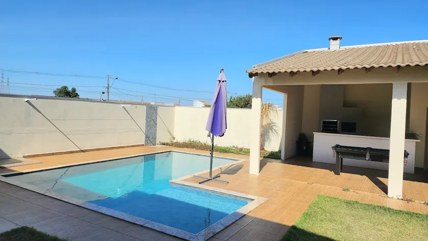 House with Pool and Barbecue Area • 13 People • 4 A/C Bedrooms - Image 1