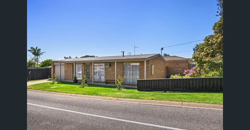 Coastal Retreat in Rosebud ! - Image 1
