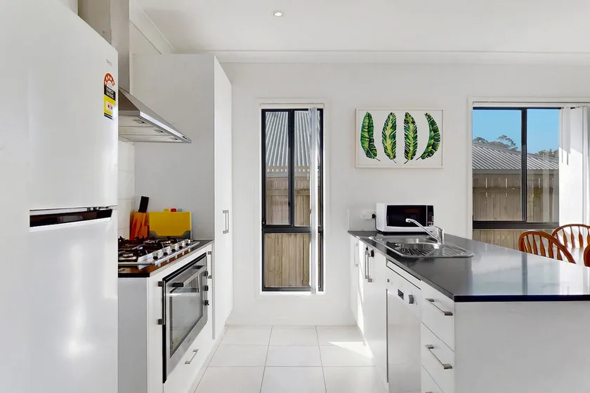 4BR Family Home Coomera Theme Parks Shopping - Image 1