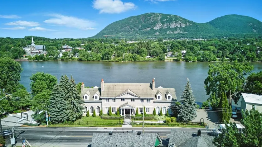 Riverfront Manoir Vieux-Beloeil | Spa & Mount View - Image 1