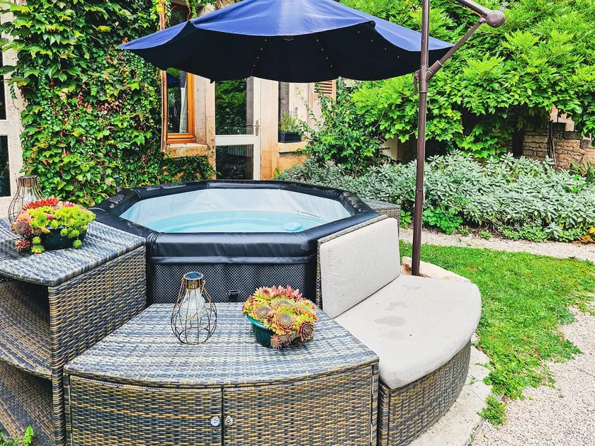 Charming 1BR Apt w/ Garden • Le Loup - Image 1