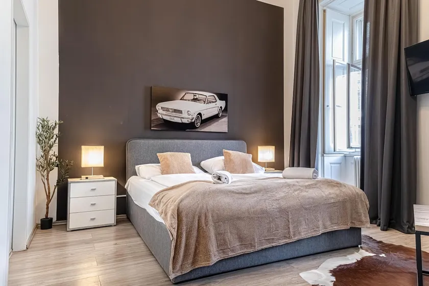 Cozy Hotel Room with View | Mariahilferstr - Image 1