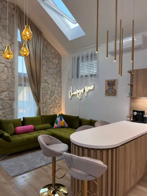 Champagne Apartment - Image 1