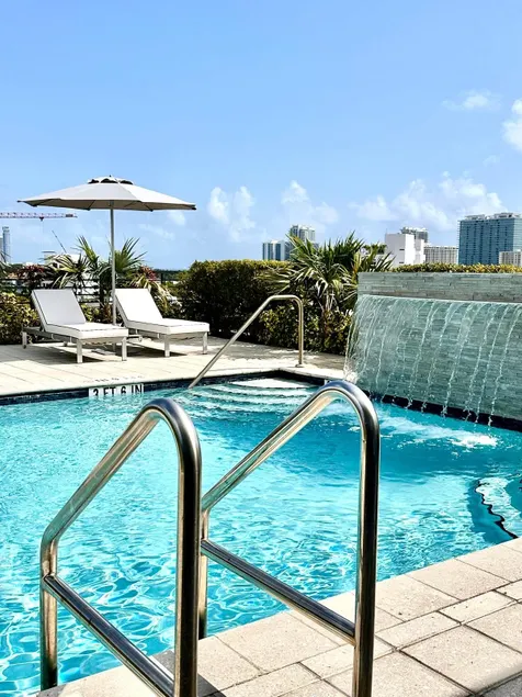 Bay Breeze Urban 2 BD Apt + Kitchen & Balcony - Image 1