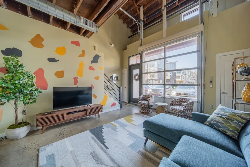 Trendy Arts District Loft Close to the hot spots - Image 1