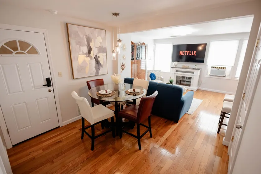 ”The City Nest”-W/WorkSpace-By D&D Vacation Rental - Image 1