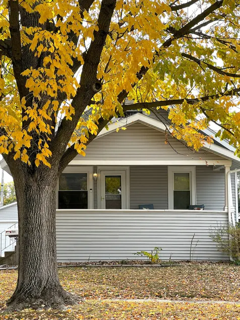 Maple Leaf Bungalow -a charming home built in 1905 - Image 1