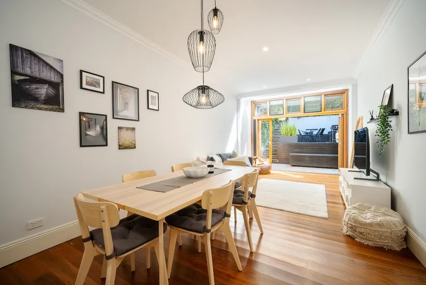 Stylish Glebe Fish Markets House | Parking & A/C - Image 1