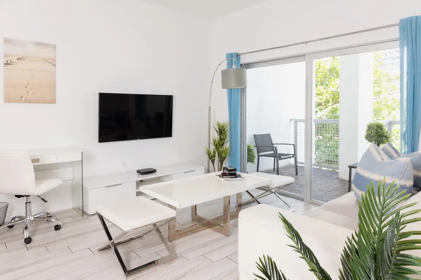 New 2 bedrooms 2 baths apt with one free Parking. - Image 1