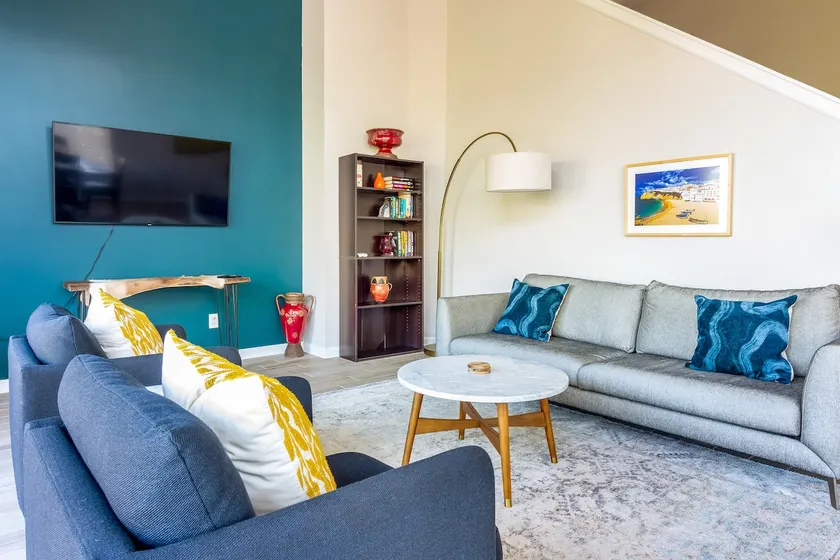 Contemporary Downtown Loft | Walk Everywhere! - Image 1