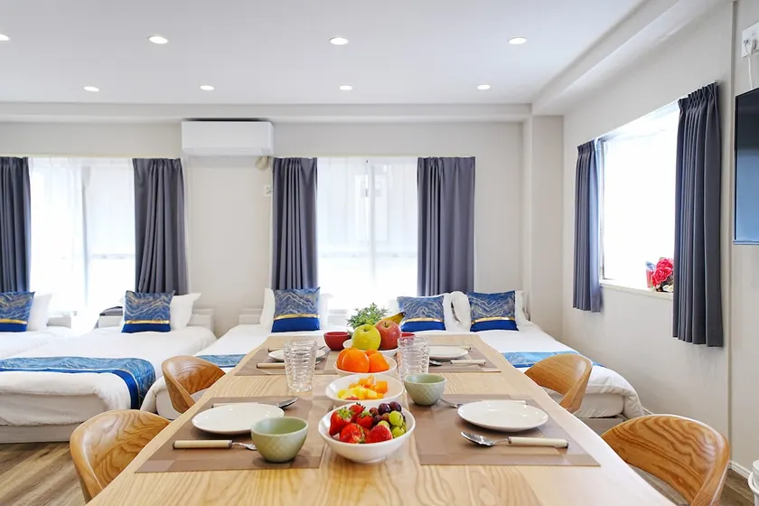 8 min drive to Disneyland. 20-30 min by train from the nearest station to Tokyo, Ginza, and Asakusa. 43 m². 4 beds. Maximum 6 people. - Image 1