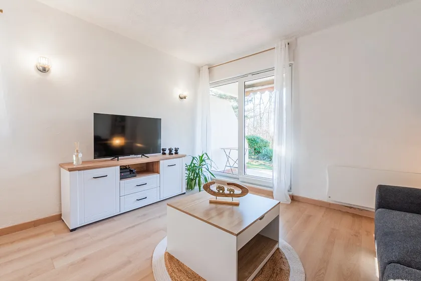 Charming Apartment with Nature View - Image 1