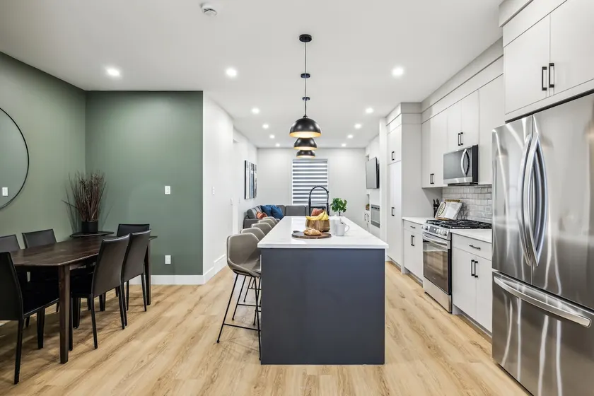 5 BDRM, 3 King Beds, Two Suites-Perfect Group Stay - Image 1