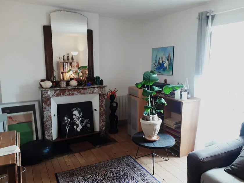 Heart of Poitiers, bright 3-room apartment - Image 1