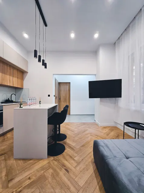 Cozy&Modern Stay near the Danube - Image 1