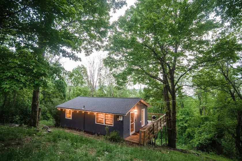 Walk to Skyline • Cozy Mountain Home • Pets OK - Image 1