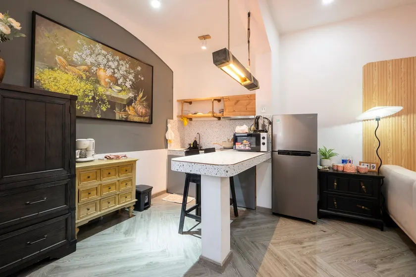 One-bedroom house near Notre Dame Cathedral, Zoo - Image 1