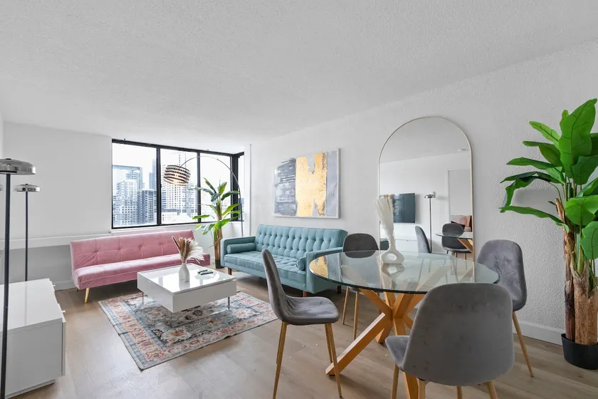 Private condo Stunning downtown view Free parking - Image 1