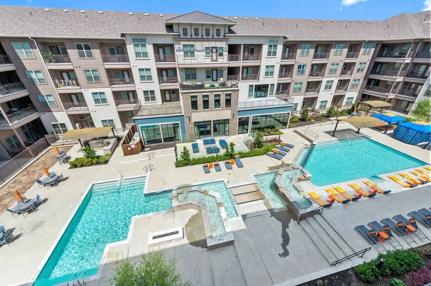 Modern 1BR near TPC Golf Free Parking and Wifi - Image 1