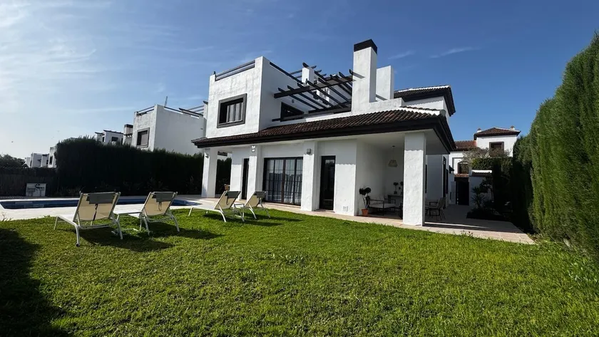Luxury Comfort Villa Golf Course - Image 1