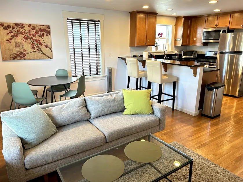 3 Beds Townhome by Stadium & Downtown - Image 1