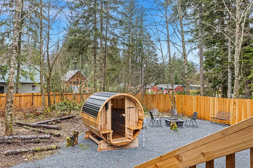 Glacier Run @ Rainier: Hot Tub, Sauna, Movie + EV - Image 1