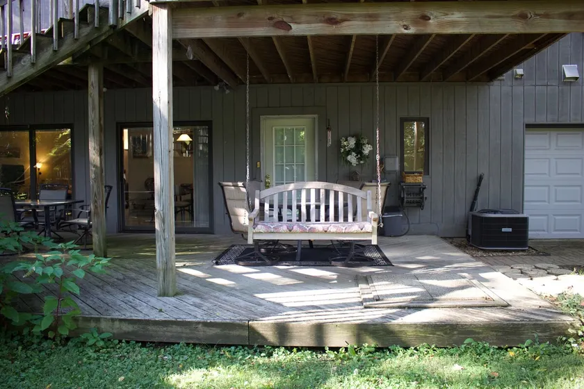 Home Away From Home/Peaceful/Private Deck/Parking - Image 1